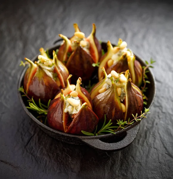 Fresh Figs Stuffed Gorgonzola Cheese Pine Nuts Herbs Black Dish — Stock Photo, Image