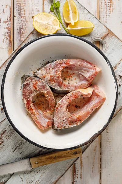 Fresh Raw Carp Fish Slices Seasoned Sea Salt Lemon Juice — Stock Photo, Image