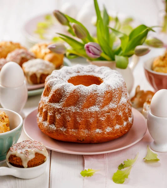 Easter Cake Eggs Flowers — Stock Photo, Image