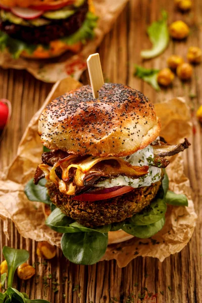 Vegetarische Hamburgers Zelfgemaakte Hamburger Met Groene Erwten Kotelet Gegrilde Champignons — Stockfoto