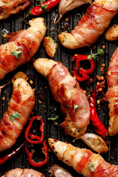 Carne Frango Com Especiarias Lombo Frango Grelhado Envolto Com Bacon — Fotografia de Stock