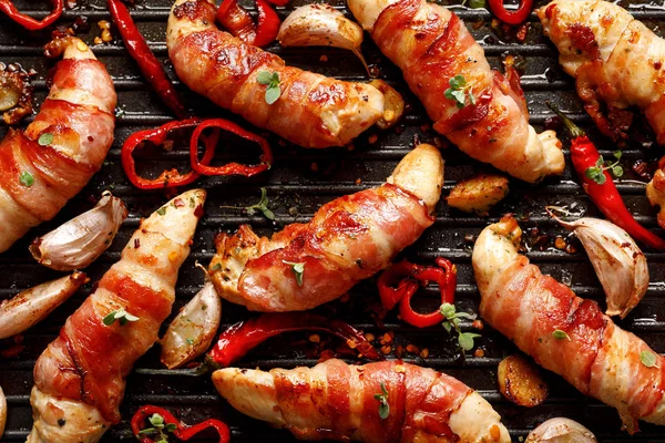 Carne Frango Com Especiarias Lombo Frango Grelhado Envolto Com Bacon — Fotografia de Stock