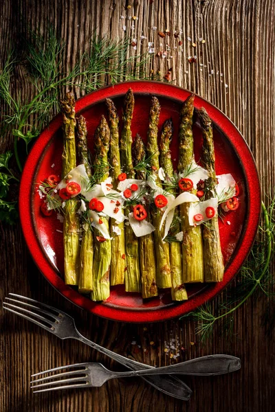 Grilled Green Asparagus Sprinkled Parmesan Cheese Chili Fresh Dill Red — Stock Photo, Image