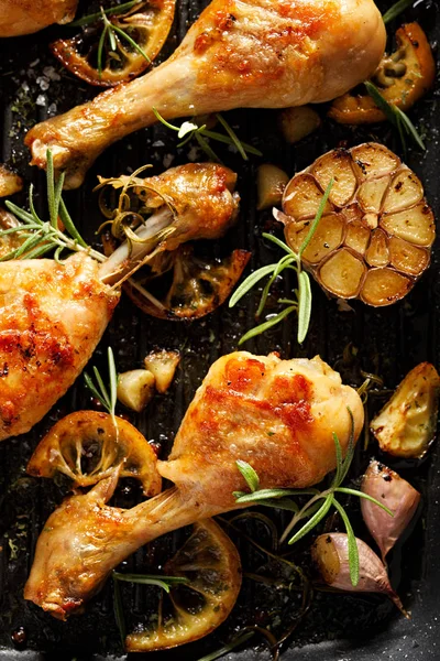 Grilled Chicken Grilled Chicken Legs Drumsticks Addition Garlic Lemon Fresh — Stock Photo, Image