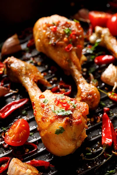 Grilled Chicken Spicy Grilled Chicken Legs Drumsticks Addition Chili Peppers — Stock Photo, Image