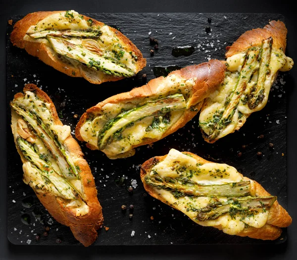 Grilled Toasts Bruschetta Addition Melted Cheese Green Asparagus Olive Oil — Stock Photo, Image
