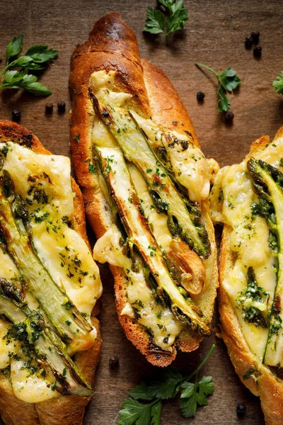 Grilled Toasts Bruschetta Addition Melted Cheese Green Asparagus Olive Oil — Stock Photo, Image