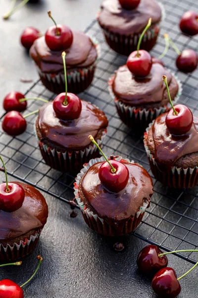 Chocolade Koffie Muffins Met Gesmolten Pure Chocolade Topping Met Toevoeging — Stockfoto