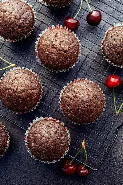 Magdalenas Chocolate Con Cerezas — Foto de Stock