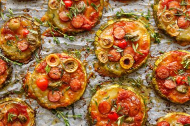 Domates ve zeytinli kabak.