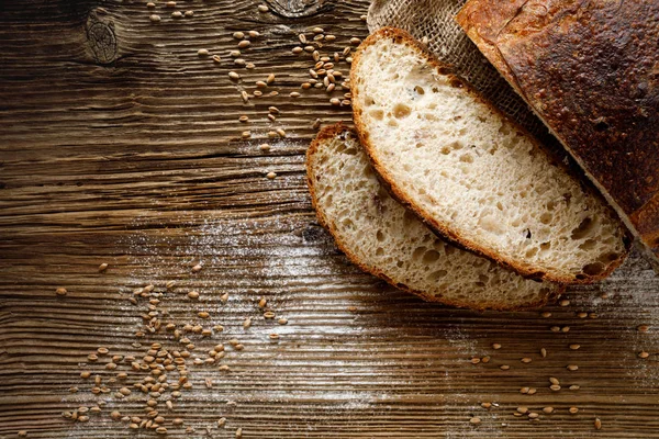 Pain Pain Levain Traditionnel Coupé Tranches Sur Fond Bois Rustique — Photo