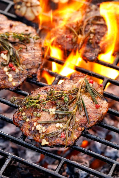 Grillet Svinekød Hals Svinekød Bøf Med Tilsætning Urter Krydderier Flammende - Stock-foto