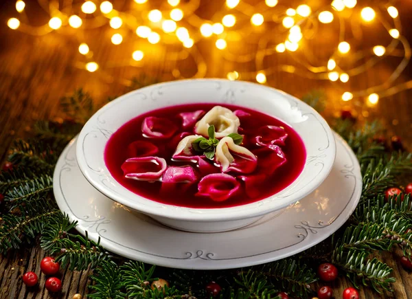 Sopa Remolacha Navidad Borscht Rojo Con Albóndigas Pequeñas Con Relleno — Foto de Stock