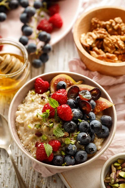 Papilla Con Fruta Escudilla Cerámica Desayuno Sano Nutritivo Vista Superior — Foto de Stock