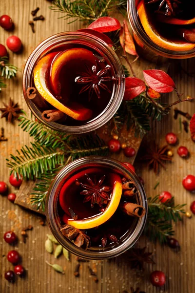 Vin Rouge Chaud Noël Avec Des Épices Aromatiques Des Agrumes — Photo