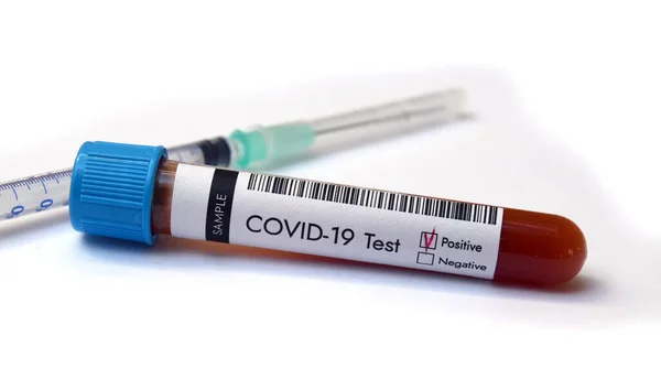Tubo Ensayo Con Prueba Coronavirus Muestra Sangre Positiva Result Jeringa —  Fotos de Stock