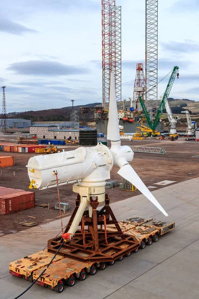 Nigg Scotland 2017 March 位于Nigg的Ahhs 5兆瓦潮汐涡轮机正在安装 以从洋流中获取绿色能源 — 图库照片