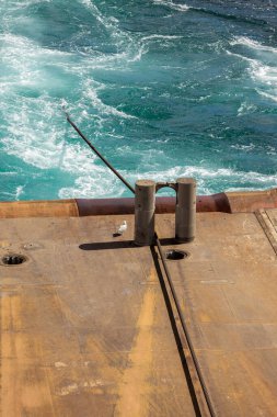 Kuzey Denizi Norrway - 2015 Mayıs 24. Anchor Mandler Römorkör Gemisi AHTS yarı-denizaltı sondaj platformunu çekiyor