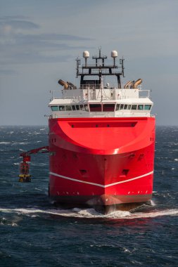 Kuzey Denizi, İskoçya - 2015 Mayıs 12. Offshore destek gemisi KL Sandefjord ve Merlin ROV kıyı çalışmalarına hazır. MERLİN ROV İLE ODIM KAPI