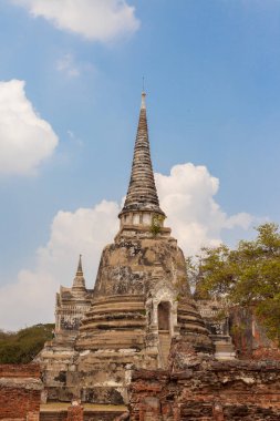 AYUTTHAYA, THAILAND - 2015 Şubat. Wat Ratchaburana 'daki Stupa binasını kapatın..