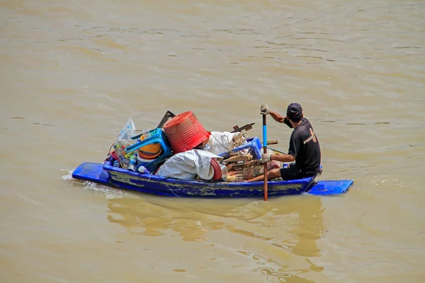 BANGKOK, THAILAND, 2012 Temmuz. Plastik kirliliği kritik nokta.