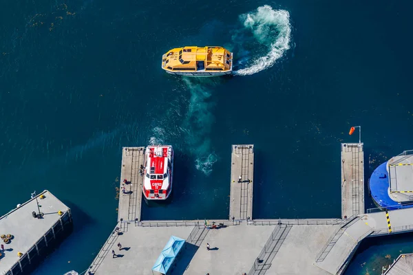 Гірангер Норвегія 2016 Червня Пасажирів Привозять Берег Невеличкими Моторними Човнами — стокове фото