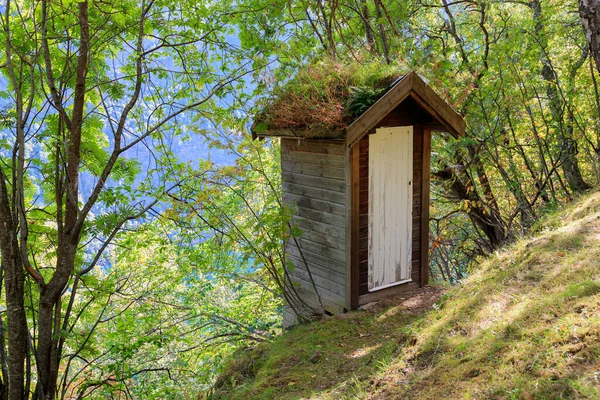 Geiranger Norway 2017 Wrzesień Mały Domek Zewnątrz Górach Geiranger Używany — Zdjęcie stockowe