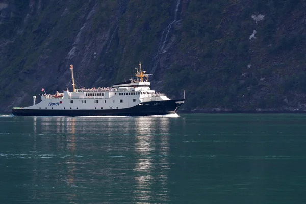 Geiranger Noruega 2016 Junho Fjord1 Ferry Boat Com Passageiros Dentro — Fotografia de Stock