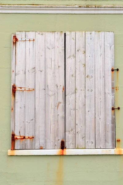 Gardenstown Escolandia 2016 Octubre Ventana Protegida Por Persianas Madera Cerradas —  Fotos de Stock