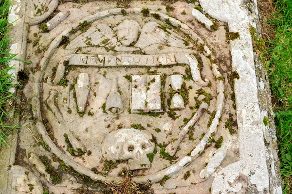 Гарденстоун Шкотландия Октября Череп Крестообразные Кости Надгробии Церкви Святого Иоанна — стоковое фото