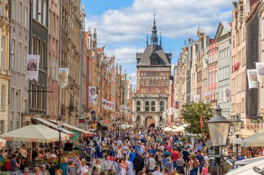 GDANSK, POLEN - 2017 Ağustos. Gdansk şehrinin ana caddesi.
