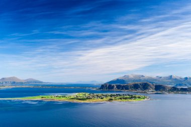 GISKE, NORway - 2015 Ağustos. Norveç 'teki Giske Adası yaz renkleriyle.