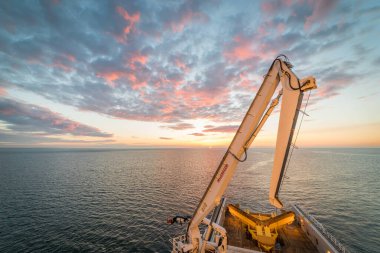 Hornsea Offshore Wind Farm, İngiltere - 25 Haziran 2016. Denizaşırı gemi Siem Ruby ile Rüzgar Çiftliği projesi.