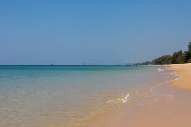 KHAO PILAI Plajı, Tayland - 2015 Şubat. Bayramlarda eğlenmek için güzel bir kumsal.