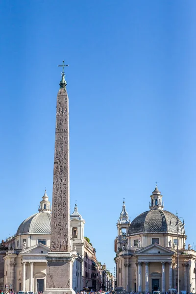 ローマ イタリア 2014年8月17日 モンテスタントのサンタ マリア ミラコリとサンタ マリアはローマの姉妹教会である ポポロ広場に位置し アウレリアヌス城壁の北門に面しています — ストック写真