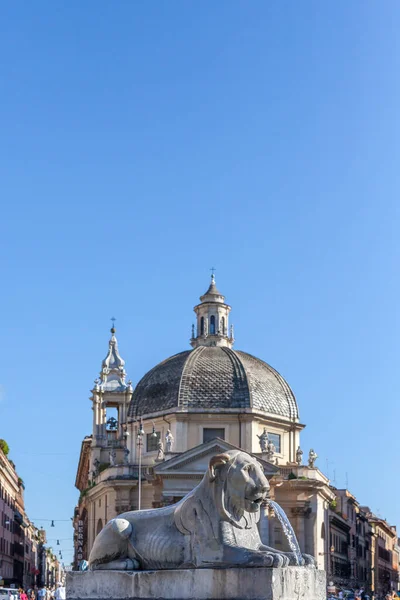 Rome Olaszország 2014 Augusztus Oroszlánszobor Montesantói Santa Maria Templom Előtt — Stock Fotó