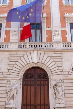 Roma, İtalya - 2014 AĞUSTOS 17. Palazzo Montecitorio, Roma 'da bir saraydır ve İtalya Parlamentosu Temsilciler Meclisi' nin merkezidir..