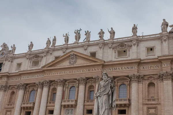 Rome Italia 2014 Elokuu Pietarin Kirkon Sisäänkäynti — kuvapankkivalokuva