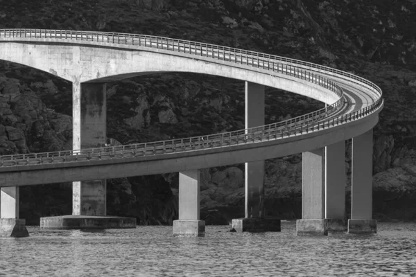 Runde Norway 2019 Απριλίου Γέφυρα Runde Μαύρο Και Άσπρο Στο — Φωτογραφία Αρχείου