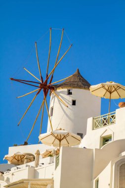SANTORINI, GREECE - 2013 Ağustos. Santorini 'de Değirmen.