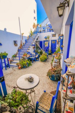 SANTORINI, GREECE - 2013 Ağustos. Mavi ve Beyaz Yunanistan Sarayı.