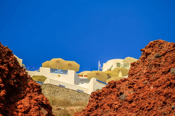Santorini ギリシャ 2013年8月 岩の間のギリシャの村 — ストック写真