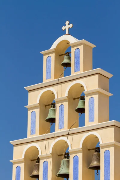 Santorini Grecia 2013 Agosto Campane Della Chiesa Con Cielo Blu — Foto Stock