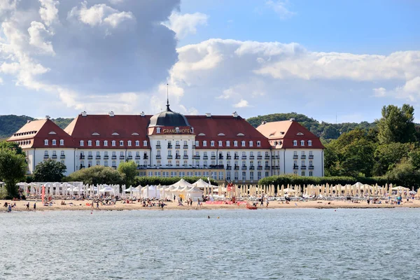 Sopot Polen August 2017 Öffentlicher Sandstrand Und Grand Hotel Hintergrund — Stockfoto