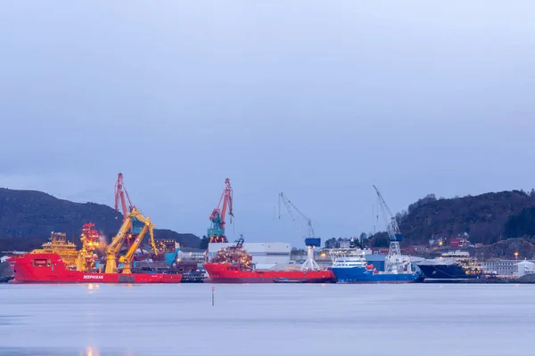 Ulsteinvik Noruega 2016 Abril Grande Atividade Kleven Yard Com Navio — Fotografia de Stock