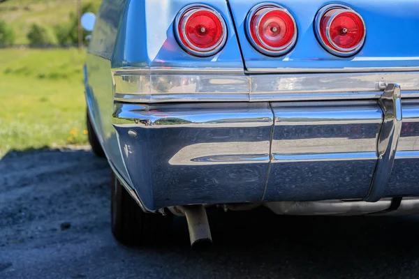 Ulsteinvik Noorwegen 2018 Mei Blauwe Klassieke Auto Van Achteren Met — Stockfoto