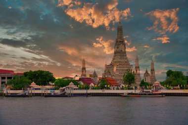 Wat Arun Şafak Tapınağı