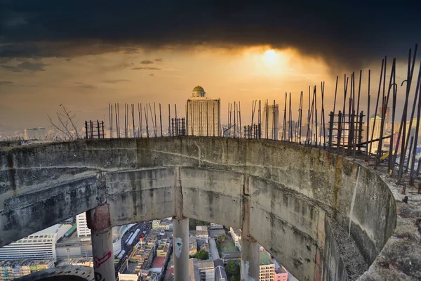 Bangkok Tayland 'da terk edilmiş bir gökyüzü tasarımcısı.