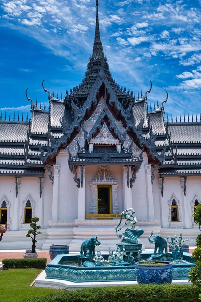 Santhe Prasat Sarayı 'nın ön kapısı
