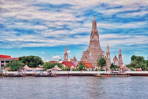 Wat Arun Şafak Tapınağı